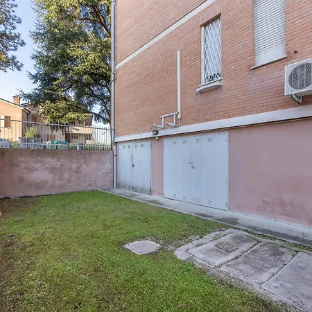 Guesthost - Where The Mountain Meets The Lägenhet *