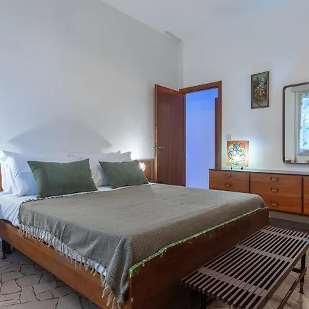 Where The Mountain Meets The Apartamento Ferrara