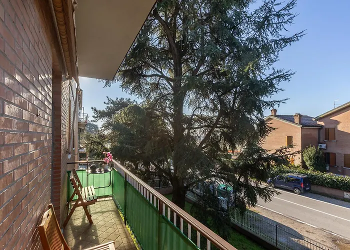 Guesthost - Where The Mountain Meets The Lägenhet *