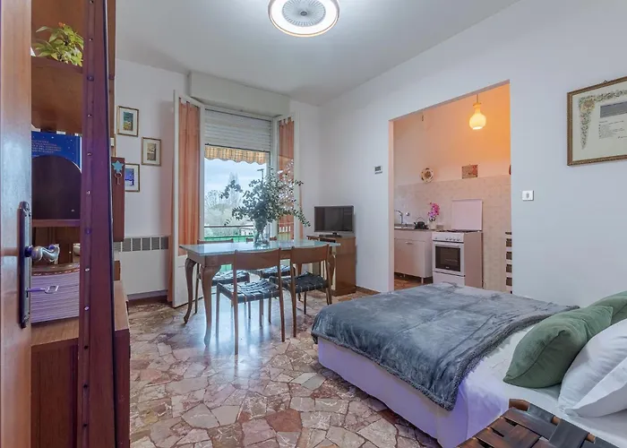 Guesthost - Where The Mountain Meets The *