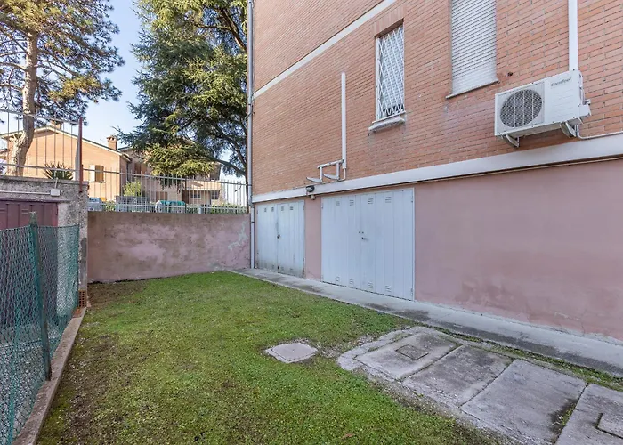 Guesthost - Where The Mountain Meets The Lägenhet *