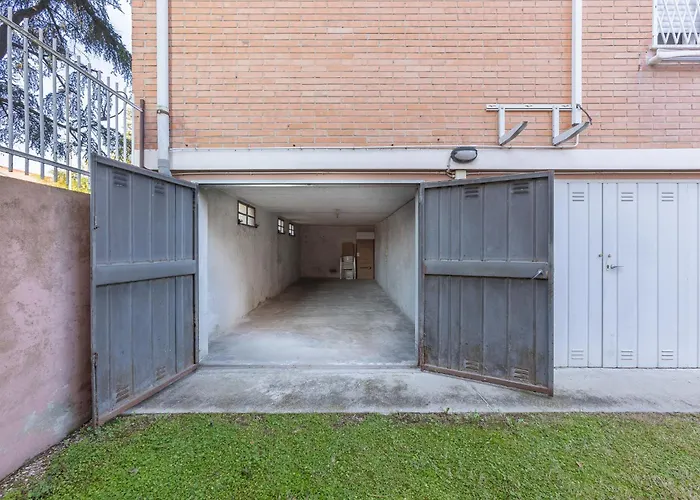 Guesthost - Where The Mountain Meets The * Ferrara