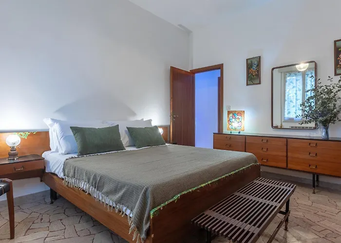 Guesthost - Where The Mountain Meets The Lägenhet Ferrara