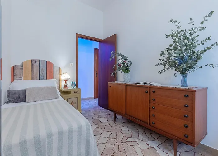 Guesthost - Where The Mountain Meets The Lägenhet *